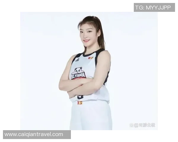 高挑身材与篮球天赋完美结合的女明星展现运动魅力与风采